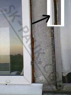Віконні рами після обрізання зайвого матеріалу